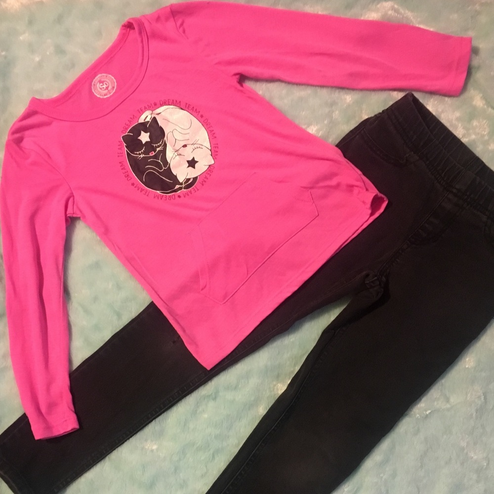 Pink pullover with front pockets - Size 5-6